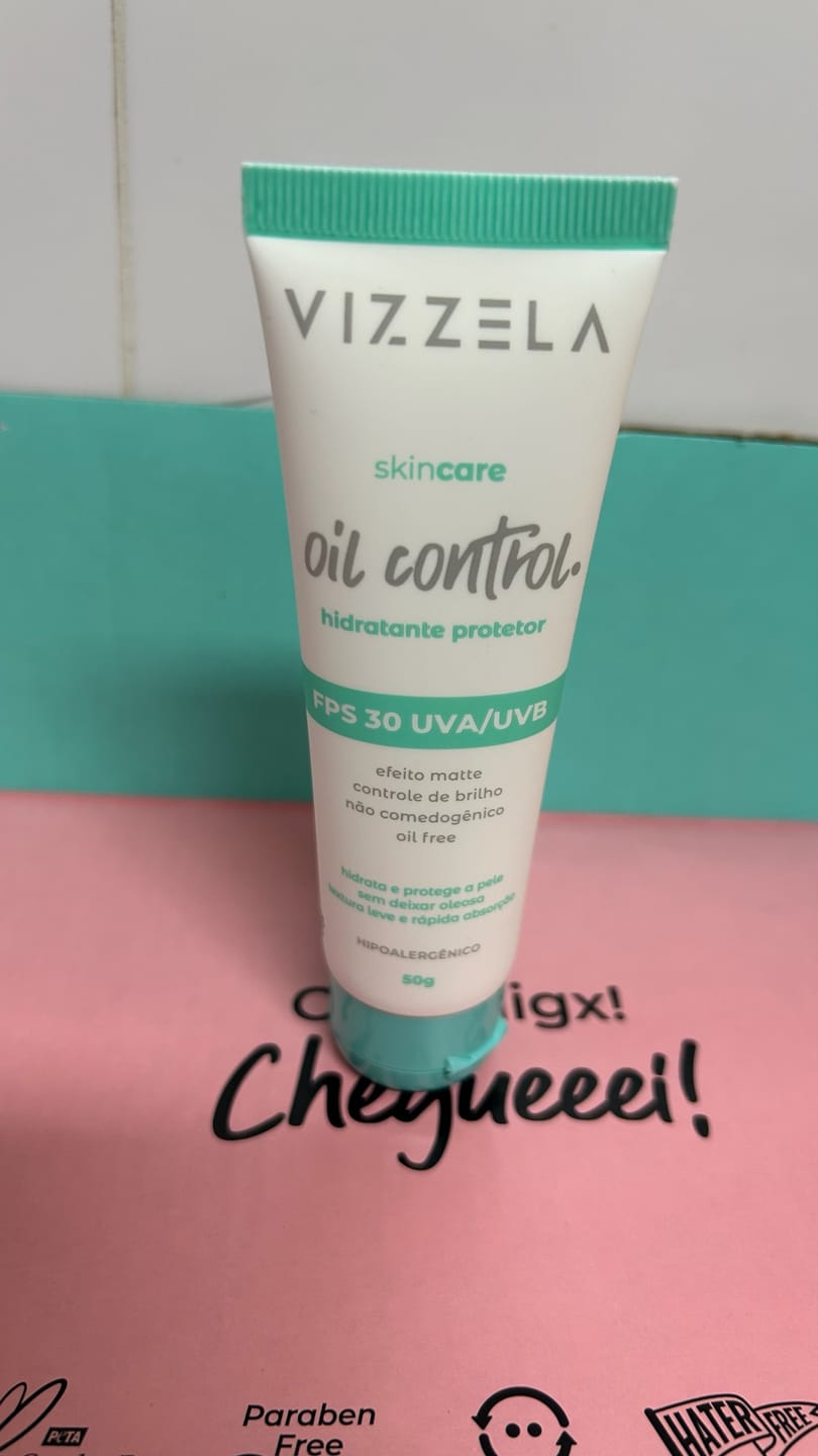 Customer photo review of Hidratante Protetor FPS 30 Oil Control - Vizzela