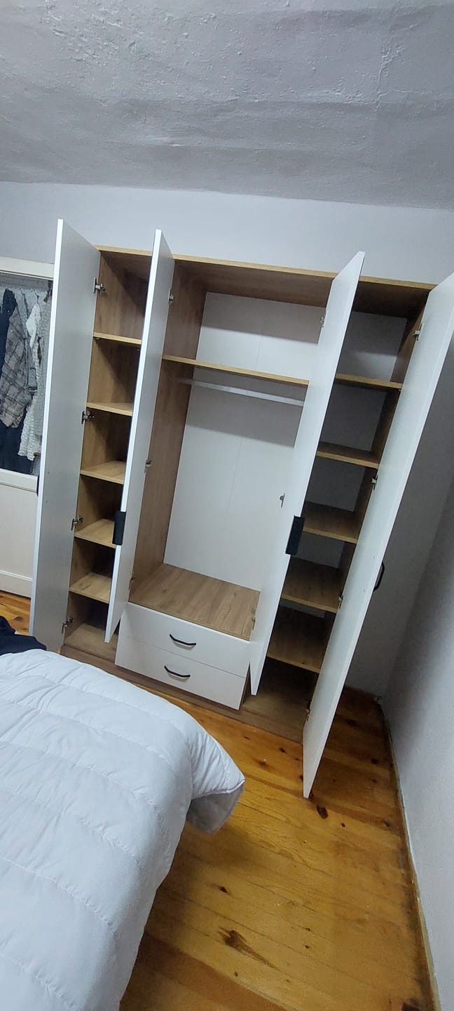 Customer photo review of Rani BA131 Geniş Gardırop Elbise Dolabı Aynalı 4 Kapaklı 2 Çekmeceli 13 Raflı 1 Askılı Sepet Ceviz - Beyaz