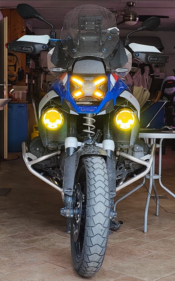 Customer photo review of MTL9 Motorcycle Lights  – The World’s Smartest Motorcycle Auxiliary Lighting System