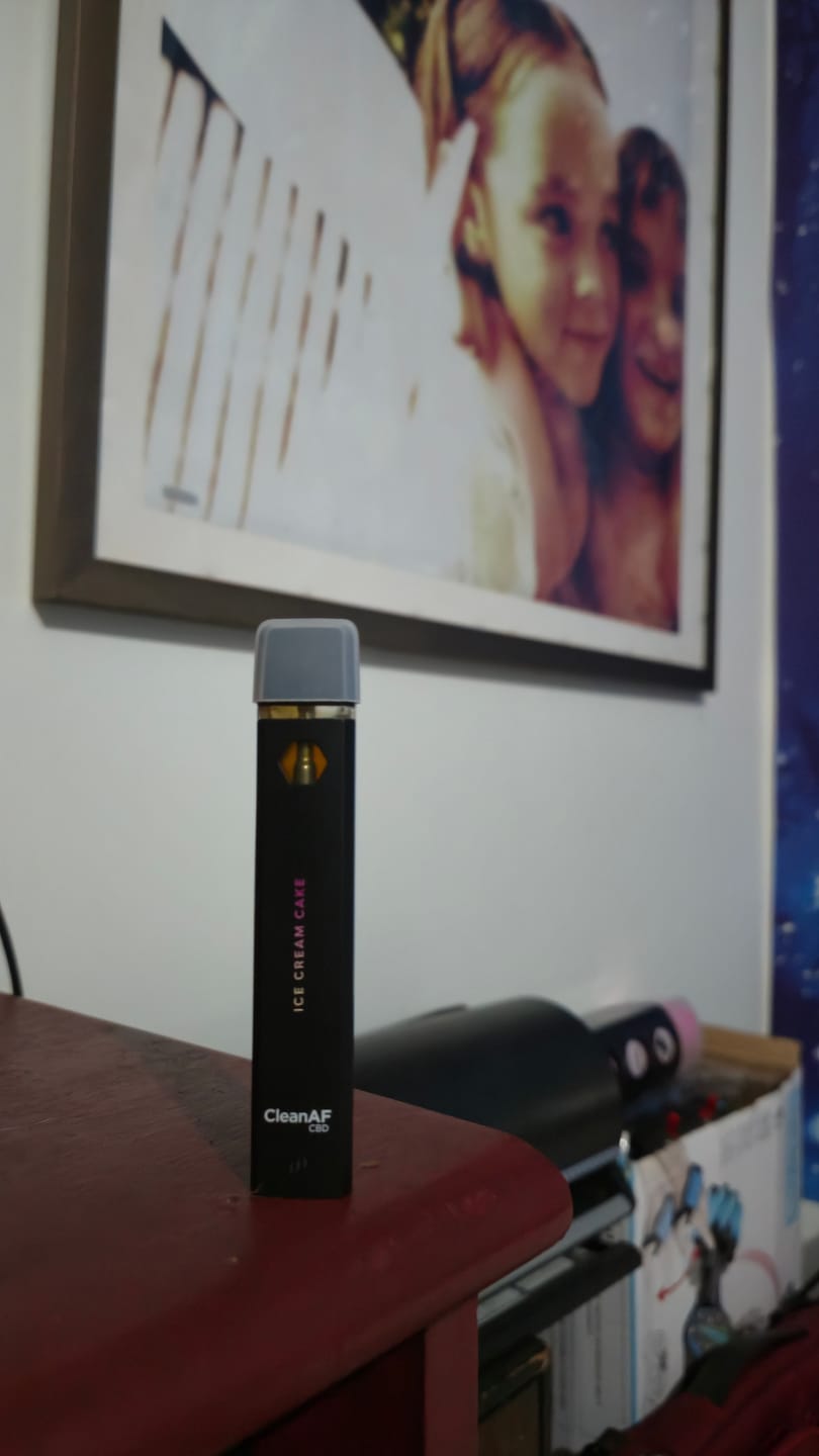 Customer photo review of Ice Cream Cake Hybrid THC Vape Pen