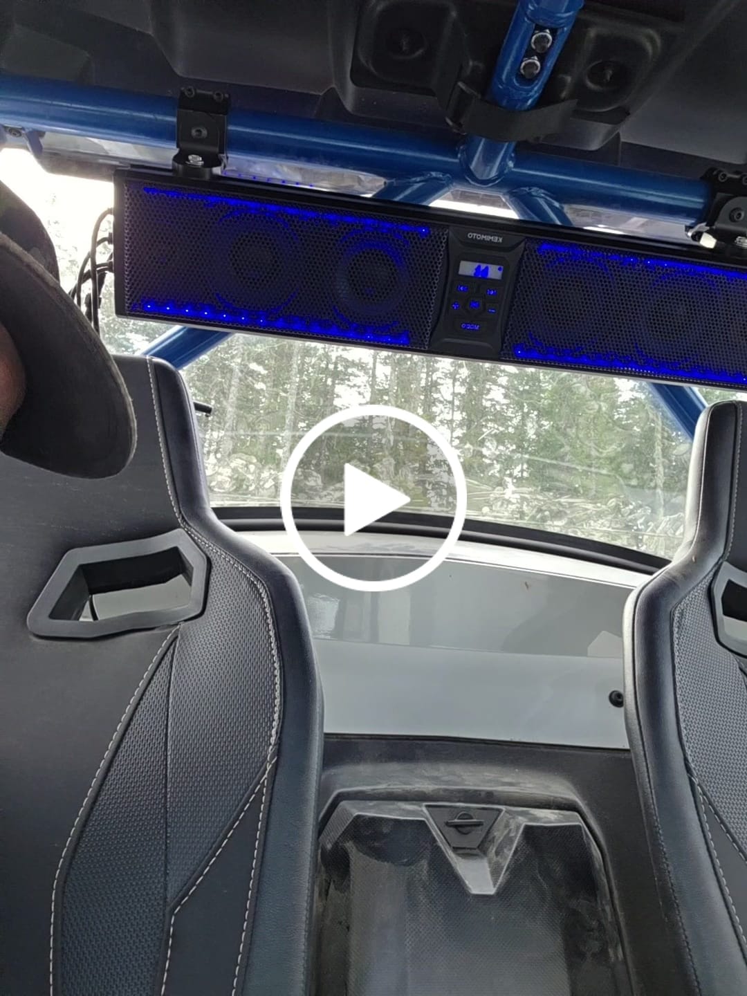 Customer video review of UTV Sound Bar RGB 25'' Bluetooth Multicolor Lights 500W Amplifier 1.25''-2'' Roll Bar
