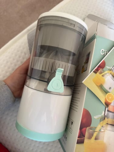 Customer photo review of Wireless Rechargeable Citrus Juicer – 450W USB Charged Fruit Squeezer