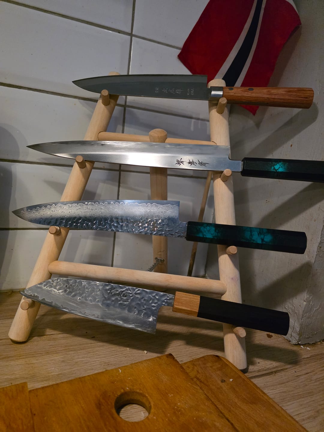 Customer photo review of Kokkekniv 210 mm, SAKAI TAKAYUKI Nanairo VG10 Damascus Green Gyuto