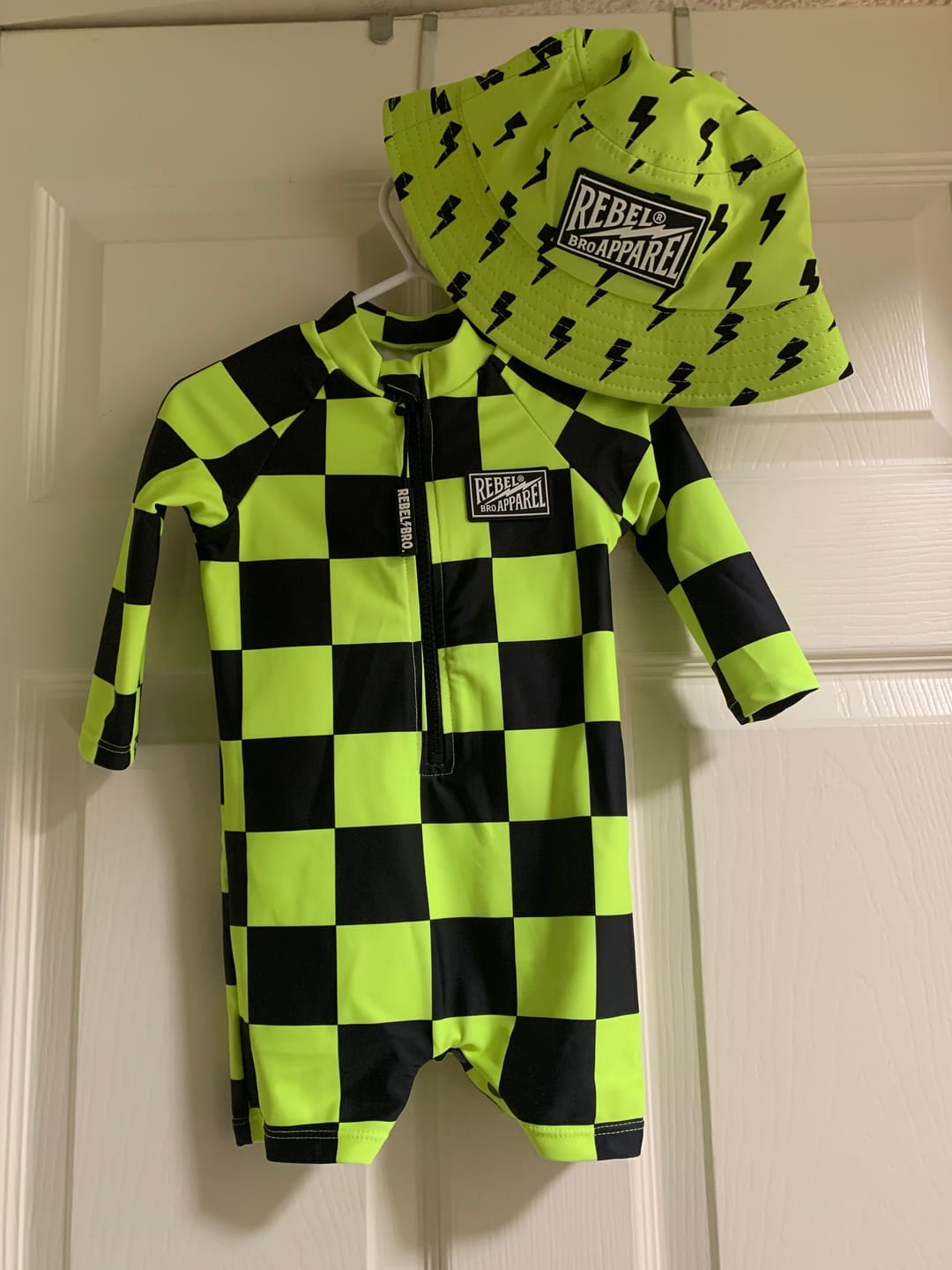 Customer photo review of Hydro Bucket Hat in Neon Electric Lime x Jagger