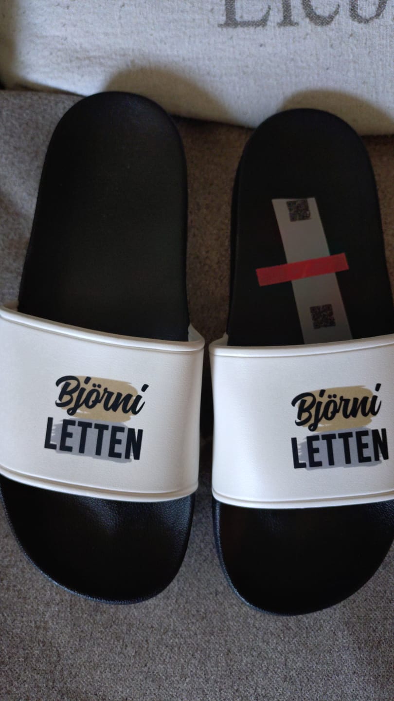 Customer photo review of Deine Letten - Personalisierte Badeschlappen mit Name