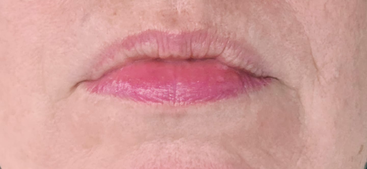 Customer photo review of Areliaa Signature Lipstick