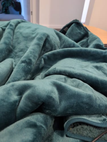 Customer photo review of Waterproof Splash Blanket™ - Emerald Green The OG