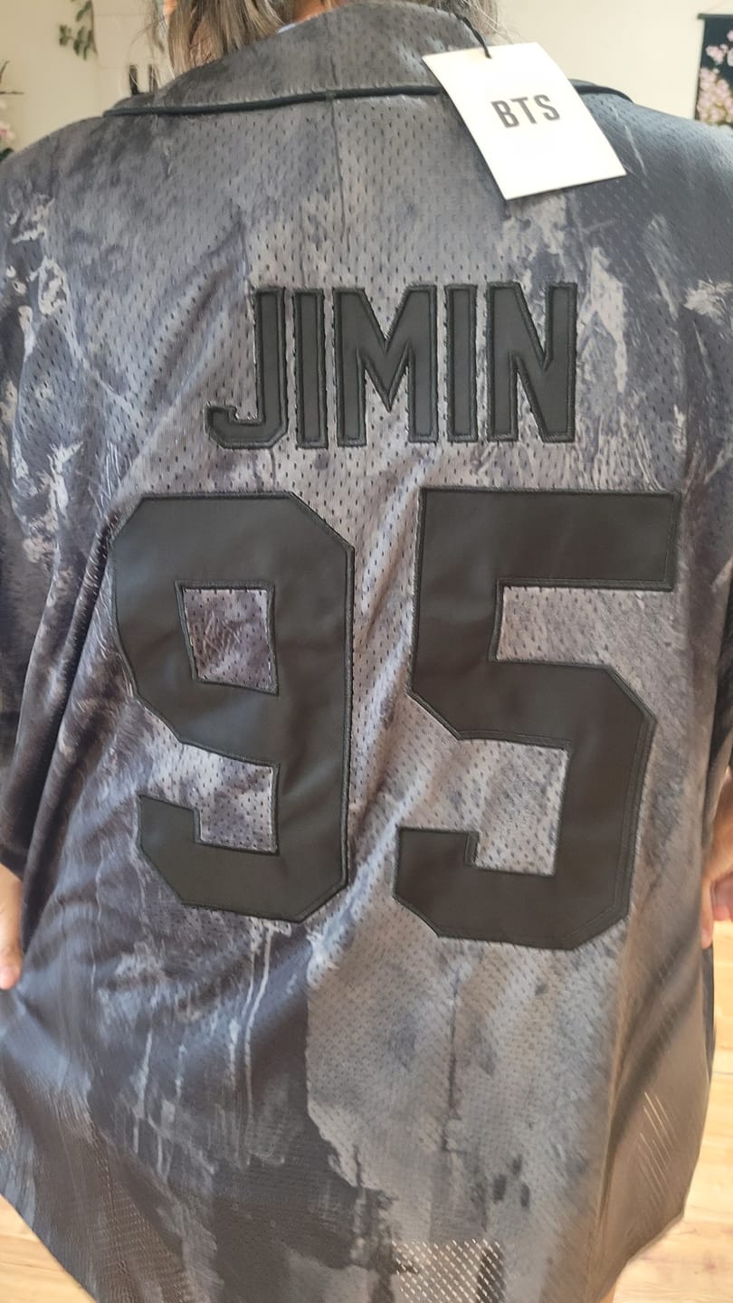 Customer photo review of BTS - ARIRANG WORLD TOUR OFFICIAL MD S/S JERSEY