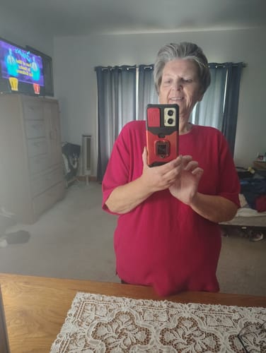 Reviewer taking a mirror selfie wearing the loose-fitting poppy Delia Ribbed Short Sleeve.