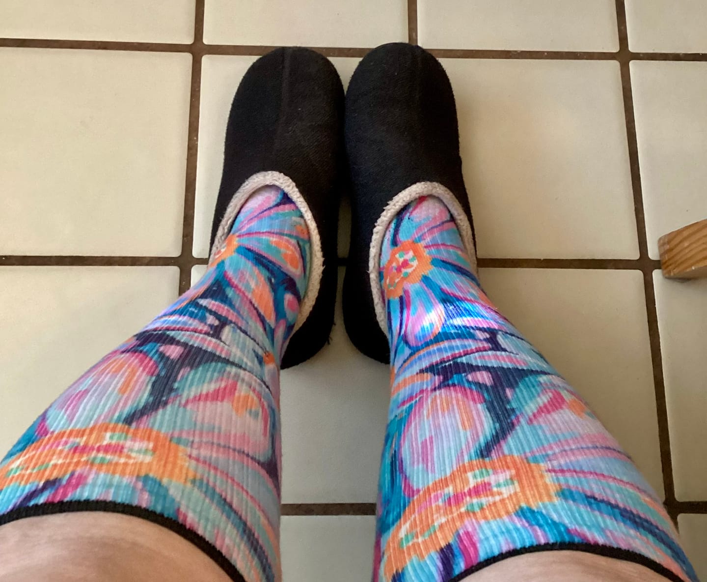 Customer photo review of Daisy Blue Compression Socks