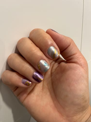 Customer photo review of JuJu | Marble Pearl Nail Polish Wraps