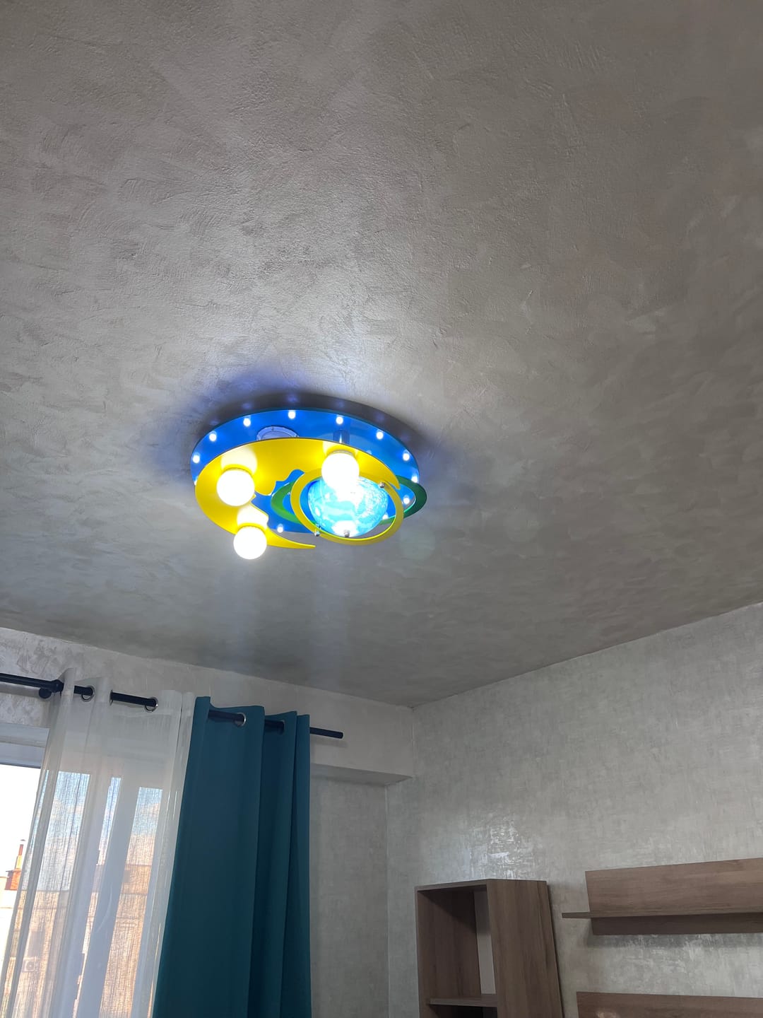 Customer photo review of LED осветително тяло 50W EARTH Blue с тонколона и Bluetooth