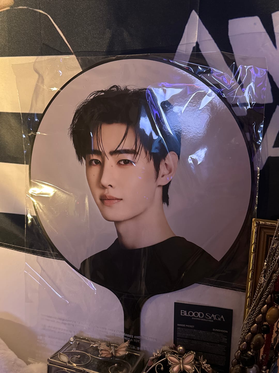 Customer photo review of ENHYPEN - BLOOD SAGA WORLD TOUR OFFICIAL MD IMAGE PICKET