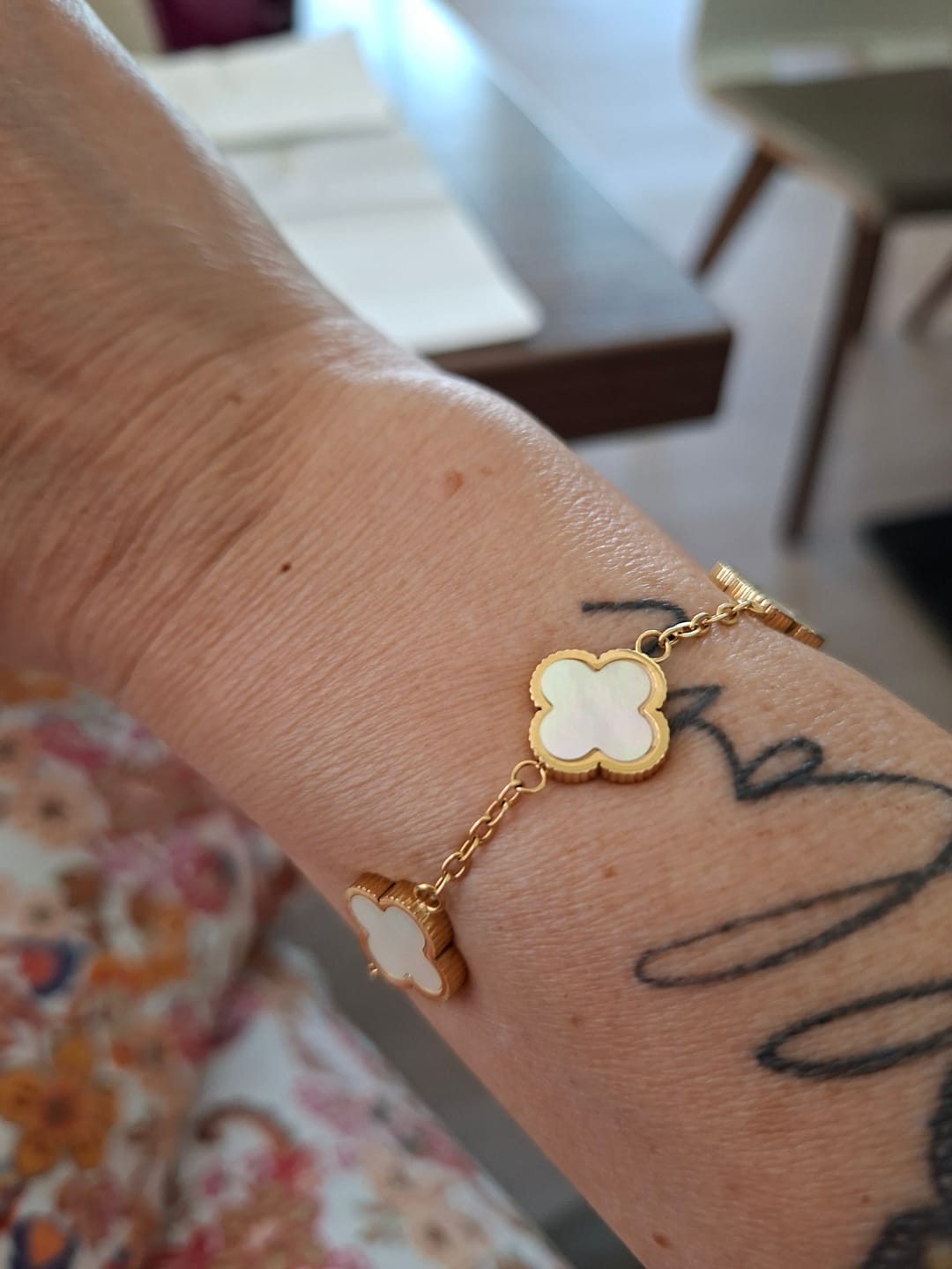 Customer photo review of Perlmutt Lucky Leaf Abbaddon Armband 14k Vergoldet