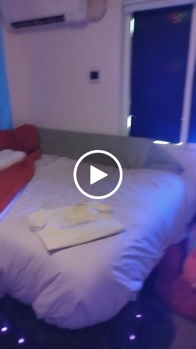 Customer video review of Temperature Controlling Comforter