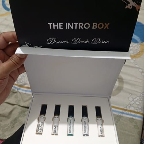 Customer holding the open All-time Best Sellers Tester Pack, showing the five perfume vials inside.