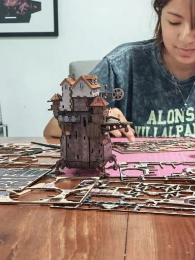 Customer photo review of Puzzle 3D en Bois Château Ambulant Peint — Ghibli