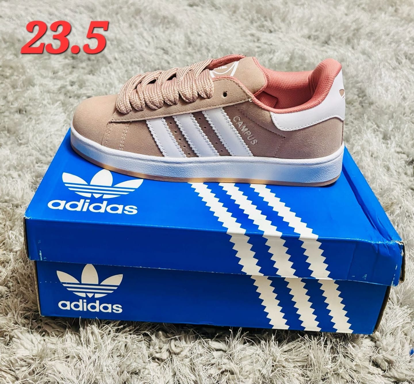 Customer photo review of Tenis 2000s Beige Blanco