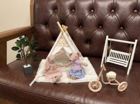 Customer photo review of Dollhouse Miniature Tricycle Functional Vintage Metal - 1:12 Scale Accessories (3 Colors)