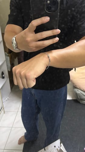 Customer photo review of Taylor Minimal Bracelet