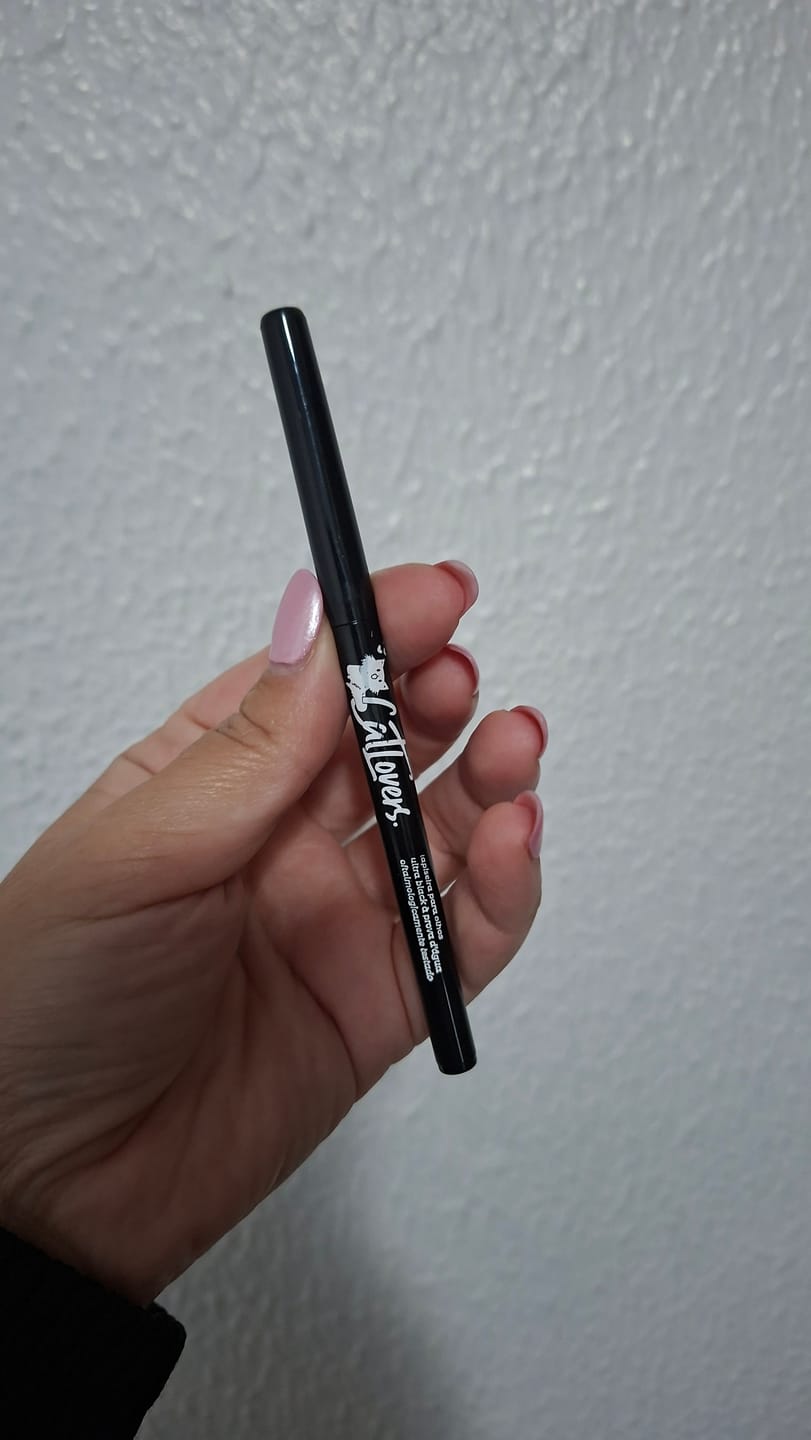 Customer photo review of Lapiseira Para Olhos Marrom – Cat Lovers – Vizzela