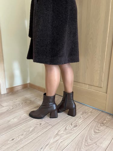 Customer photo review of "Brown Heeled Boots" sandėlyje