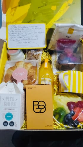 Customer photo review of Box Feliz Cumpleaños