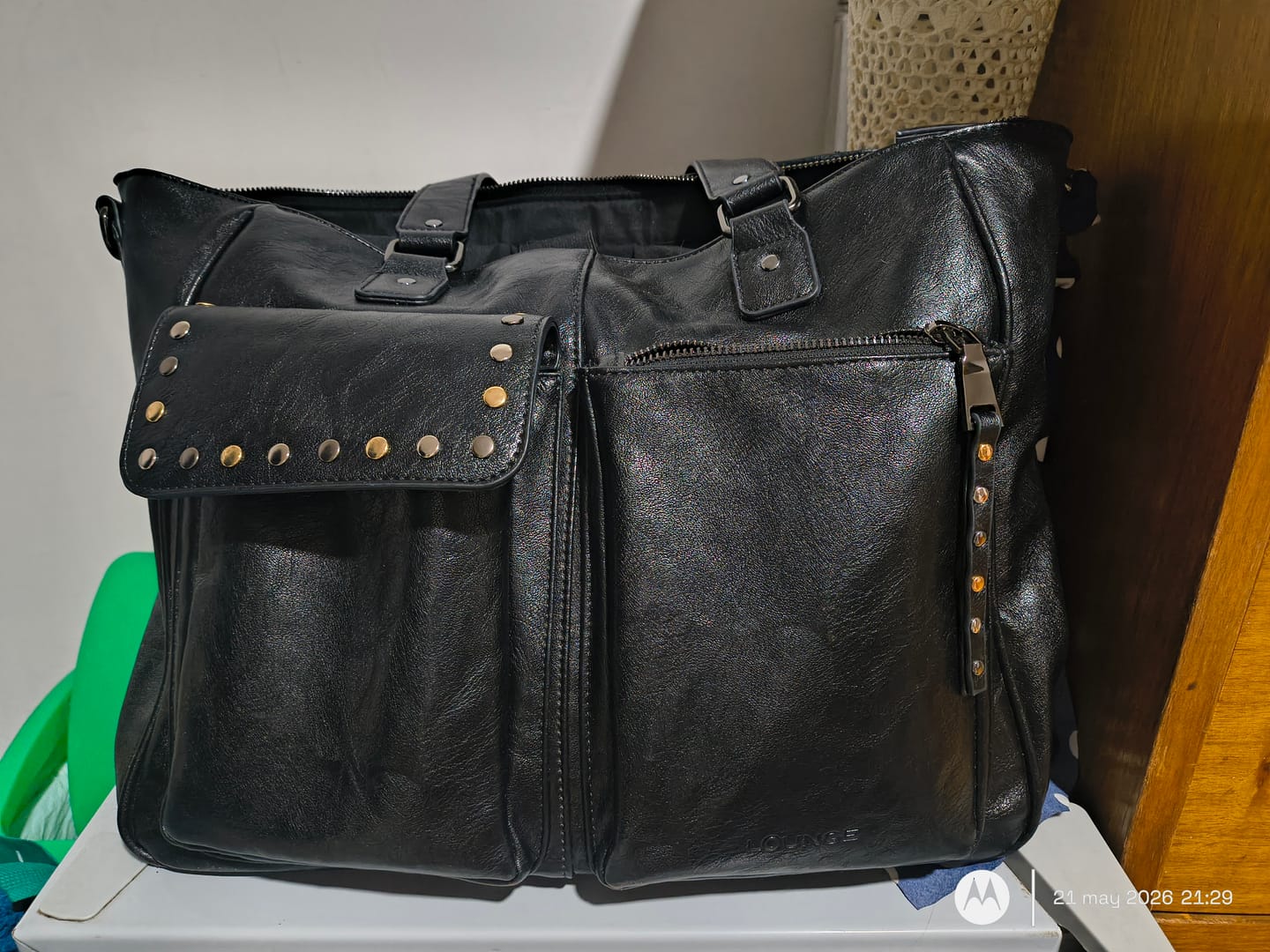 Customer photo review of Cartera Notebook Bolsillos Tachas