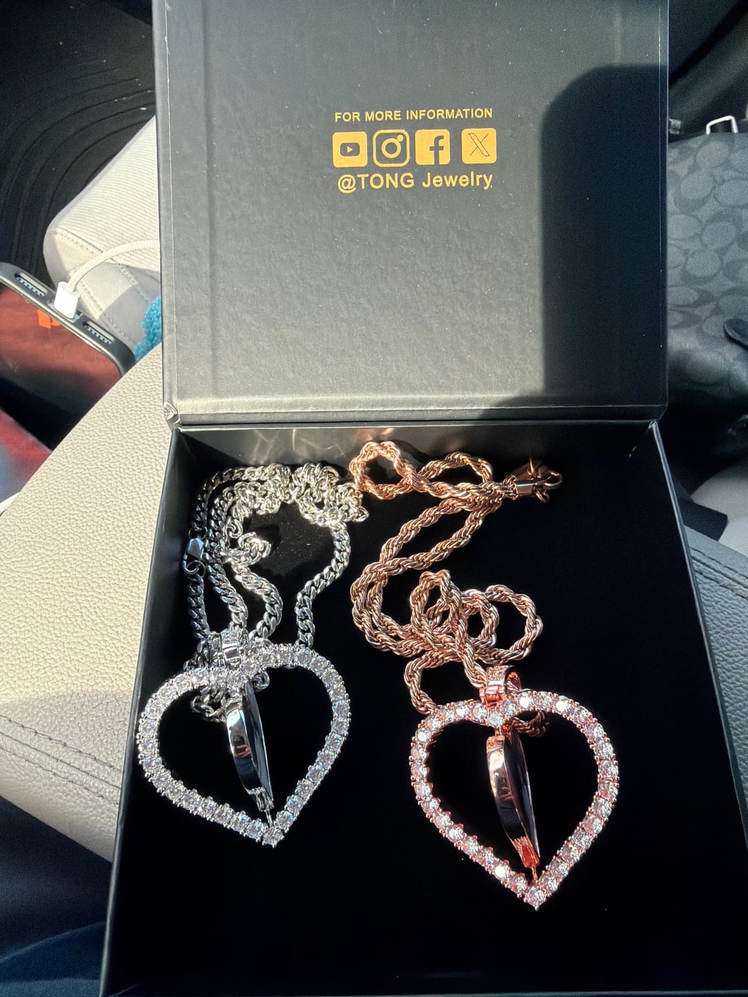 Customer photo review of 3D SPINNING 2-FACED CUSTOM PICTURE ROUND  PENDANT - 42mm