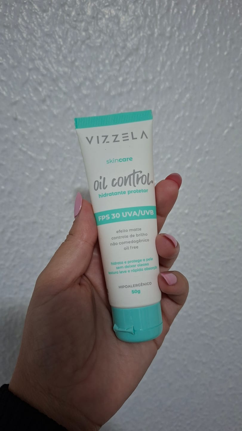 Customer photo review of Hidratante Protetor FPS 30 Oil Control - Vizzela