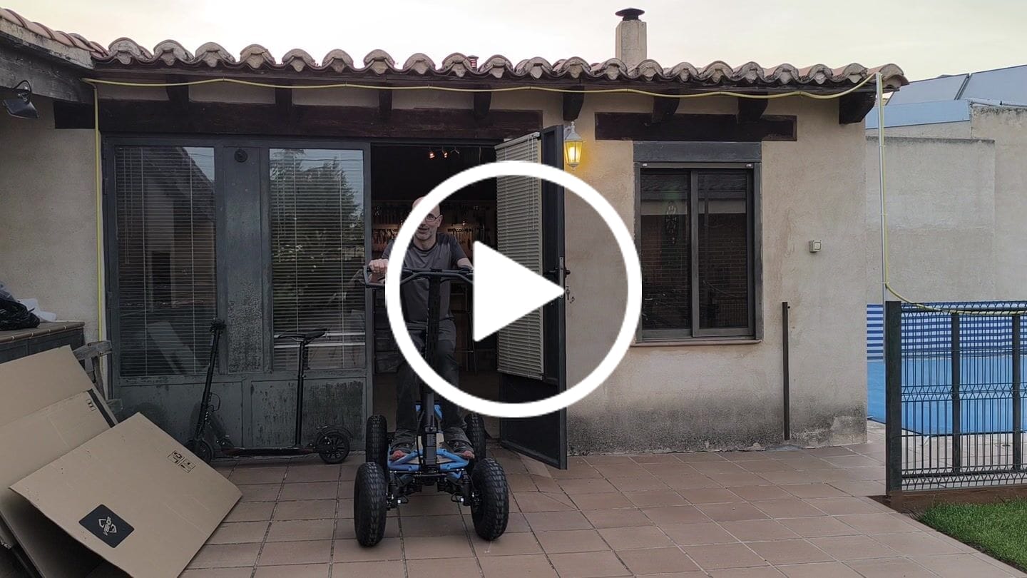 Customer video review of Trottinette VEEHOP tout terrain à 4 roues motrices avec selle pliable 3200w / 6400w 40ah