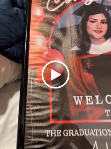 Customer video review of Personalized Graduation Welcome Sign Canvas - Custom Photo Graduation Gifts