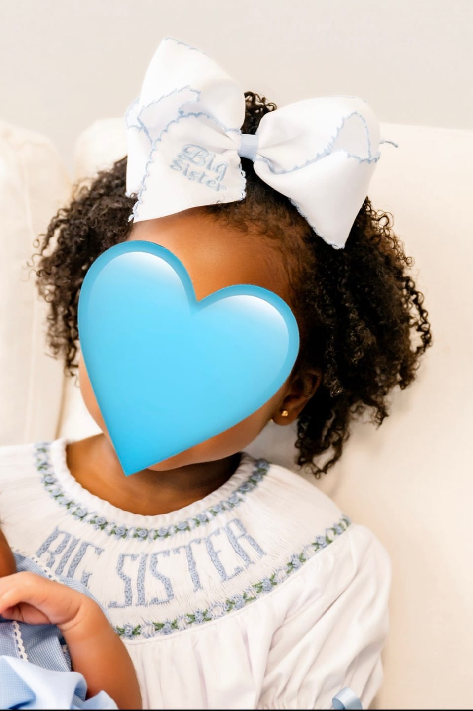 Customer photo review of Big Sister Embroidered Moonstitch Hair Bow