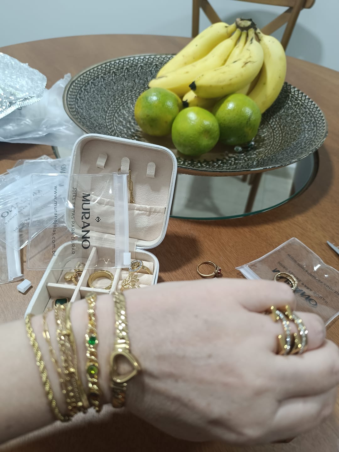 Customer photo review of Anel Brilhante Rotativo Banhado em Ouro 18k