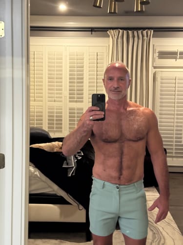 Customer photo review of Ultra-Stretch 5" Chino Shorts - Green