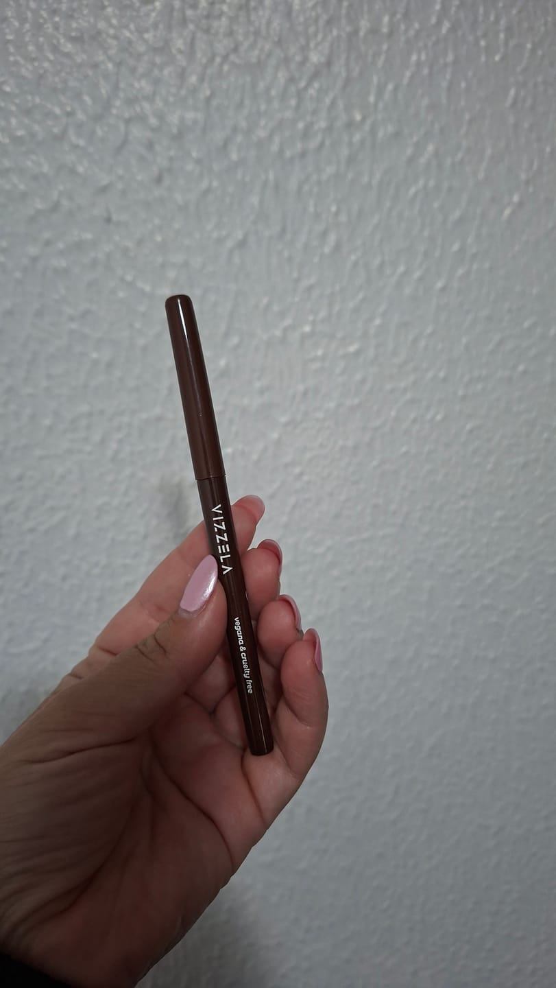 Customer photo review of Lapiseira para Olhos Preta - Cat Lovers - Vizzela