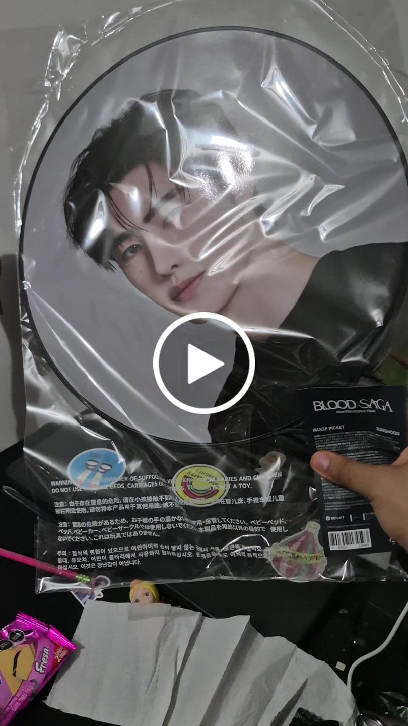 Customer video review of ENHYPEN - BLOOD SAGA WORLD TOUR OFFICIAL MD IMAGE PICKET