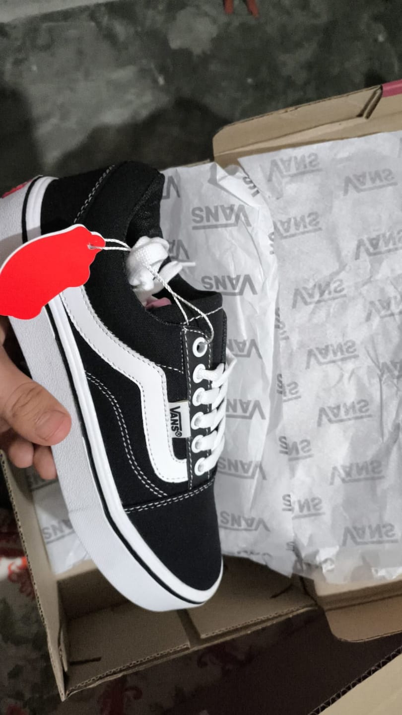 Customer photo review of Tenis 175 Choclo Negro Blanco