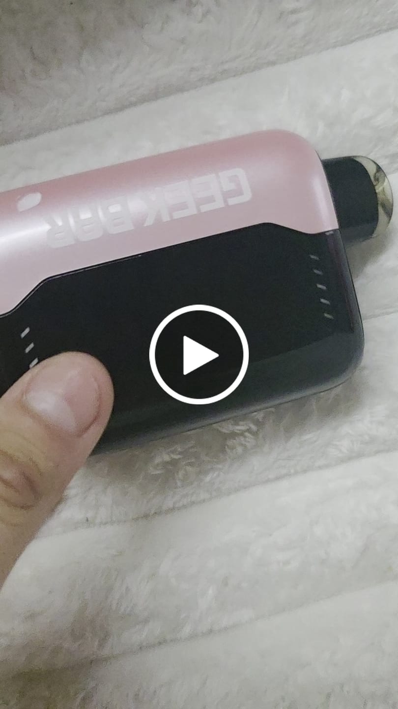 Customer video review of White Peach Raspberry Geek Bar Pulse X