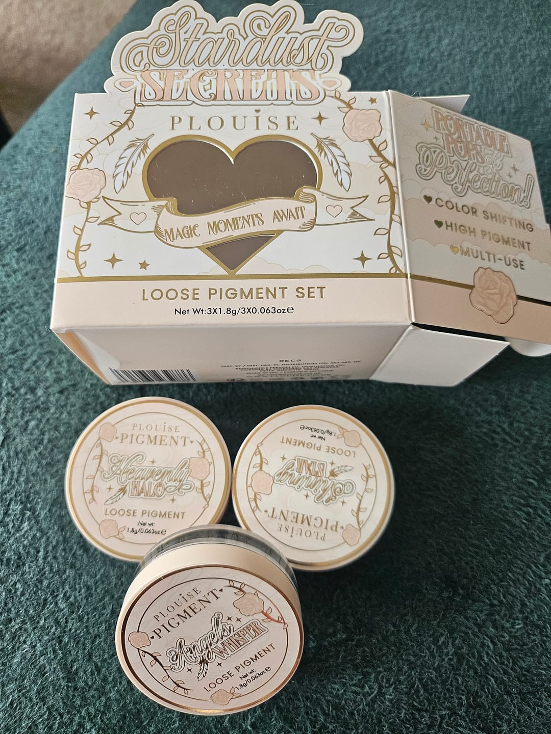 Customer photo review of Stardust Secrets Loose Glitter Eyeshadow Pigment Set