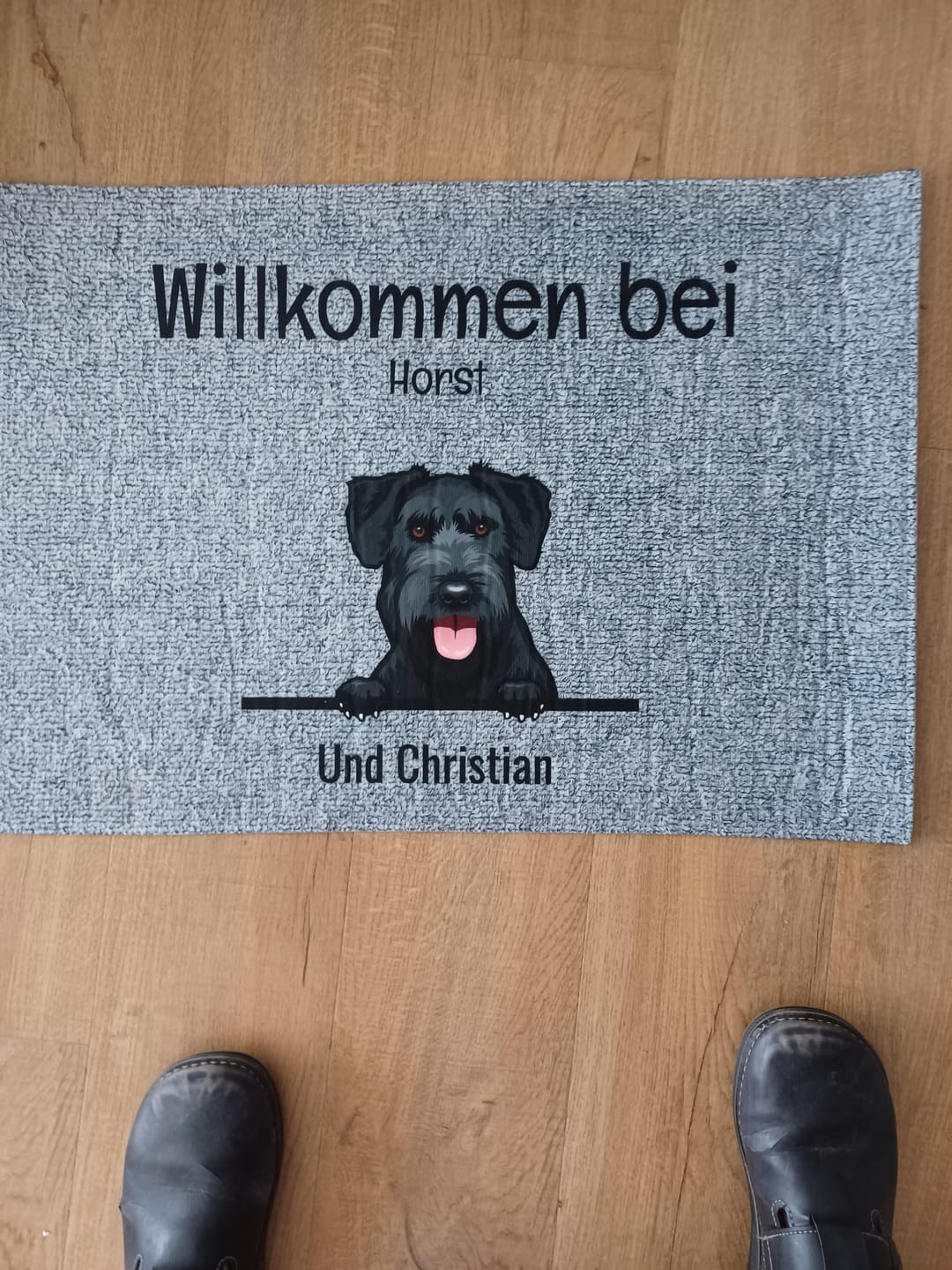 Customer photo review of Personalisierte Fußmatte - Alle meine Fellnasen mit Hund