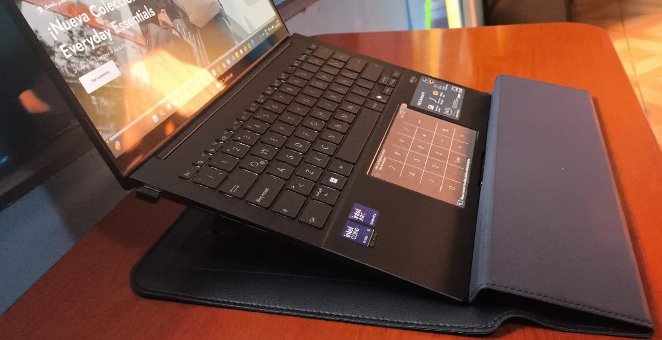 Customer photo review of Funda Notebook Smart Workstation