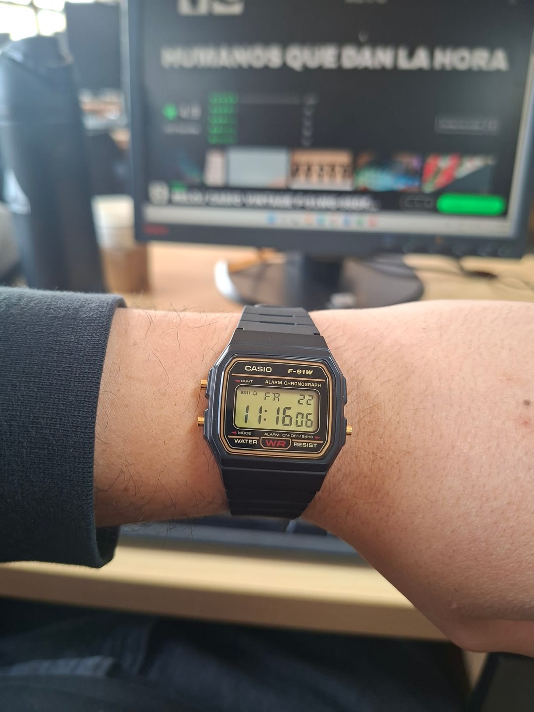 Customer photo review of Reloj Casio Vintage F-91WG-9SDF Clásico Líneas Amarillas