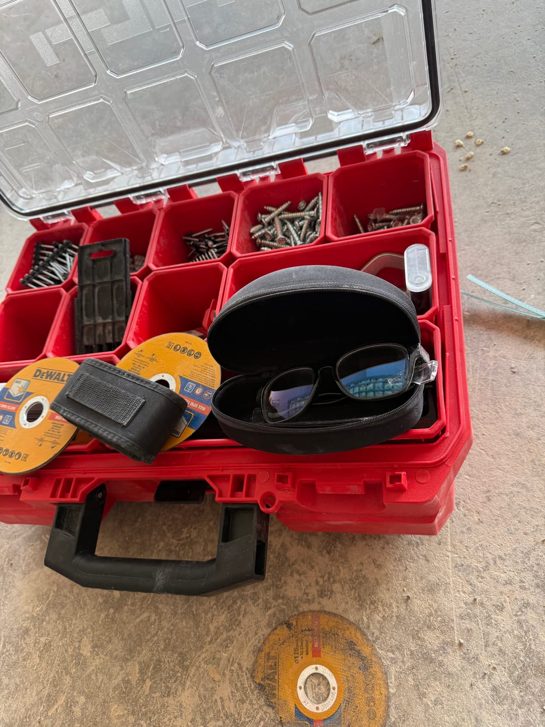 Customer photo review of Hyspecs Eyewear | Hardshell Glasses case