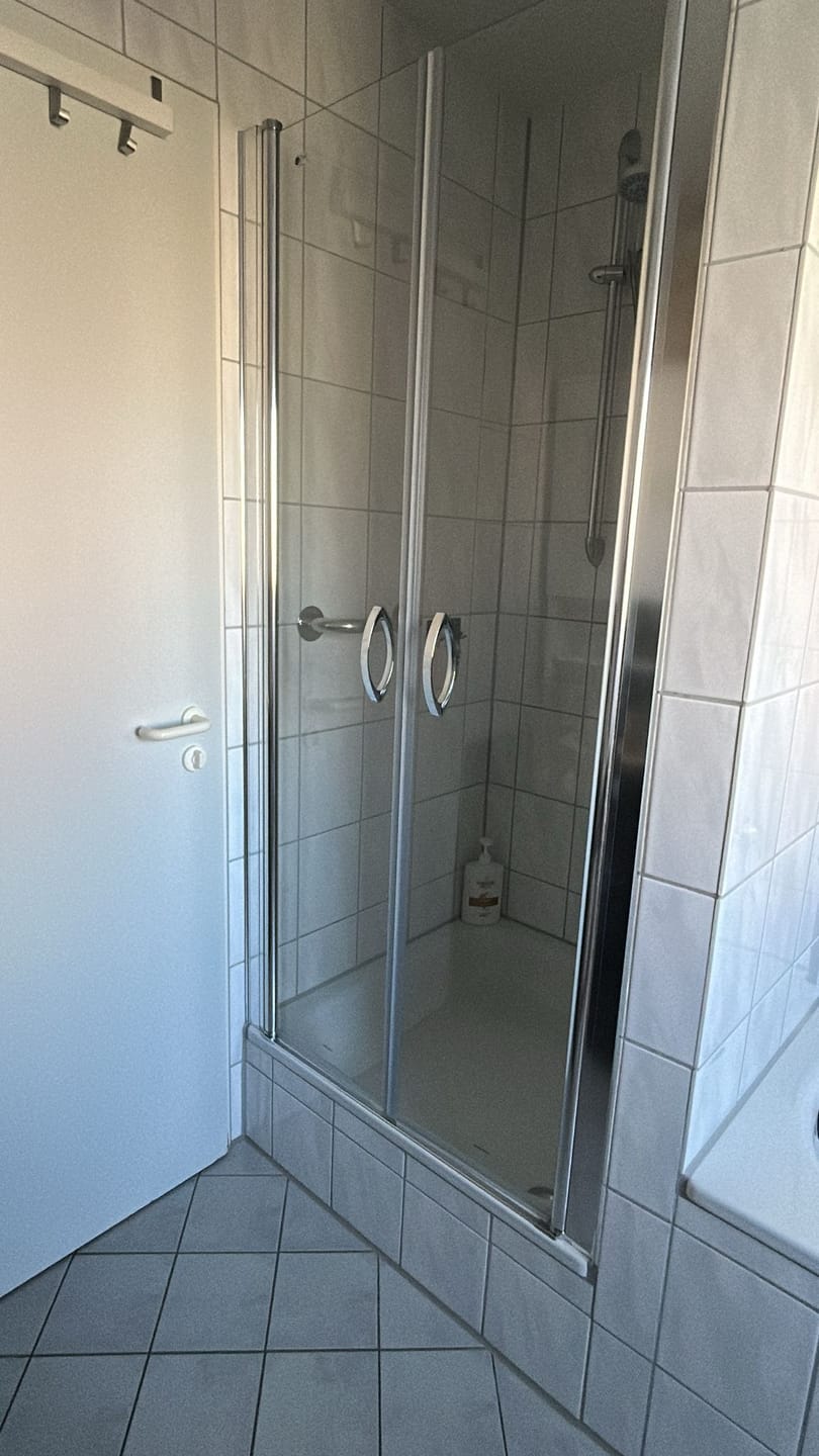 Customer photo review of Duschtür Nische mit Pendeltür, Duschkabine Nischentür Dusche - Klarglas