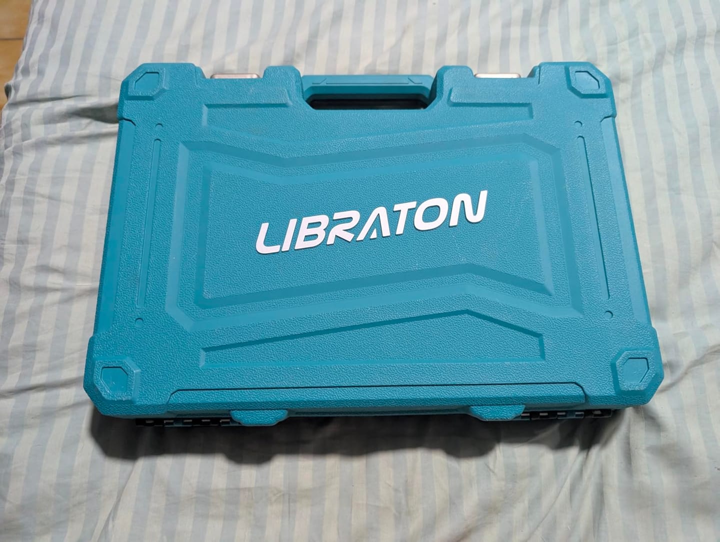 Customer photo review of Libraton 90PCS 3/8" Drive Master Impact Socket & Ratchet Set - Product Description