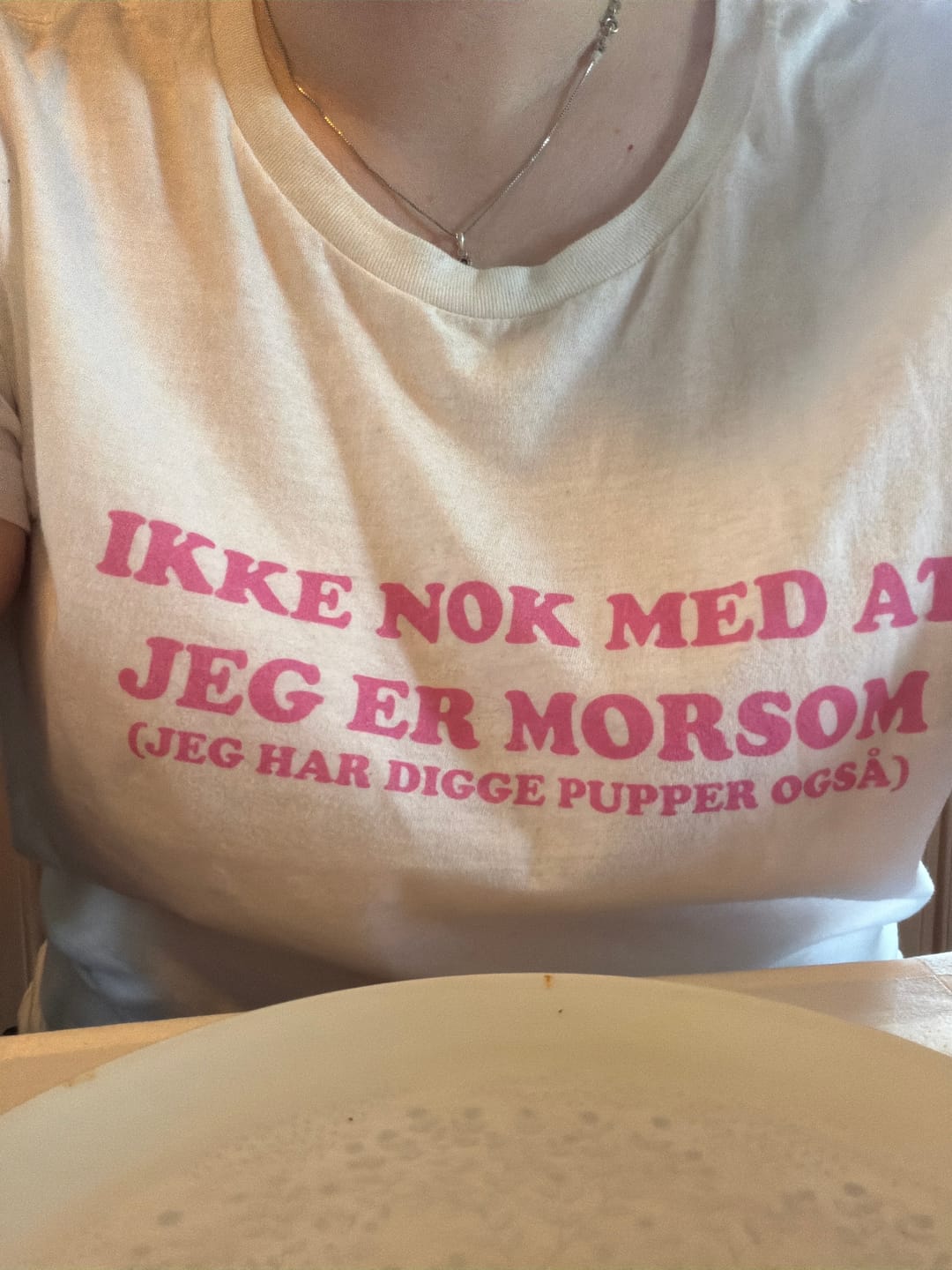 Customer photo review of IKKE NOK MED AT JEG ER MORSOM (JEG HAR DIGGE PUPPER OGSÅ) - DAME T-SKJORTE