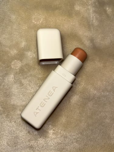 Customer photo review of BRONZER CREMOSO EN BARRA COLLECTION