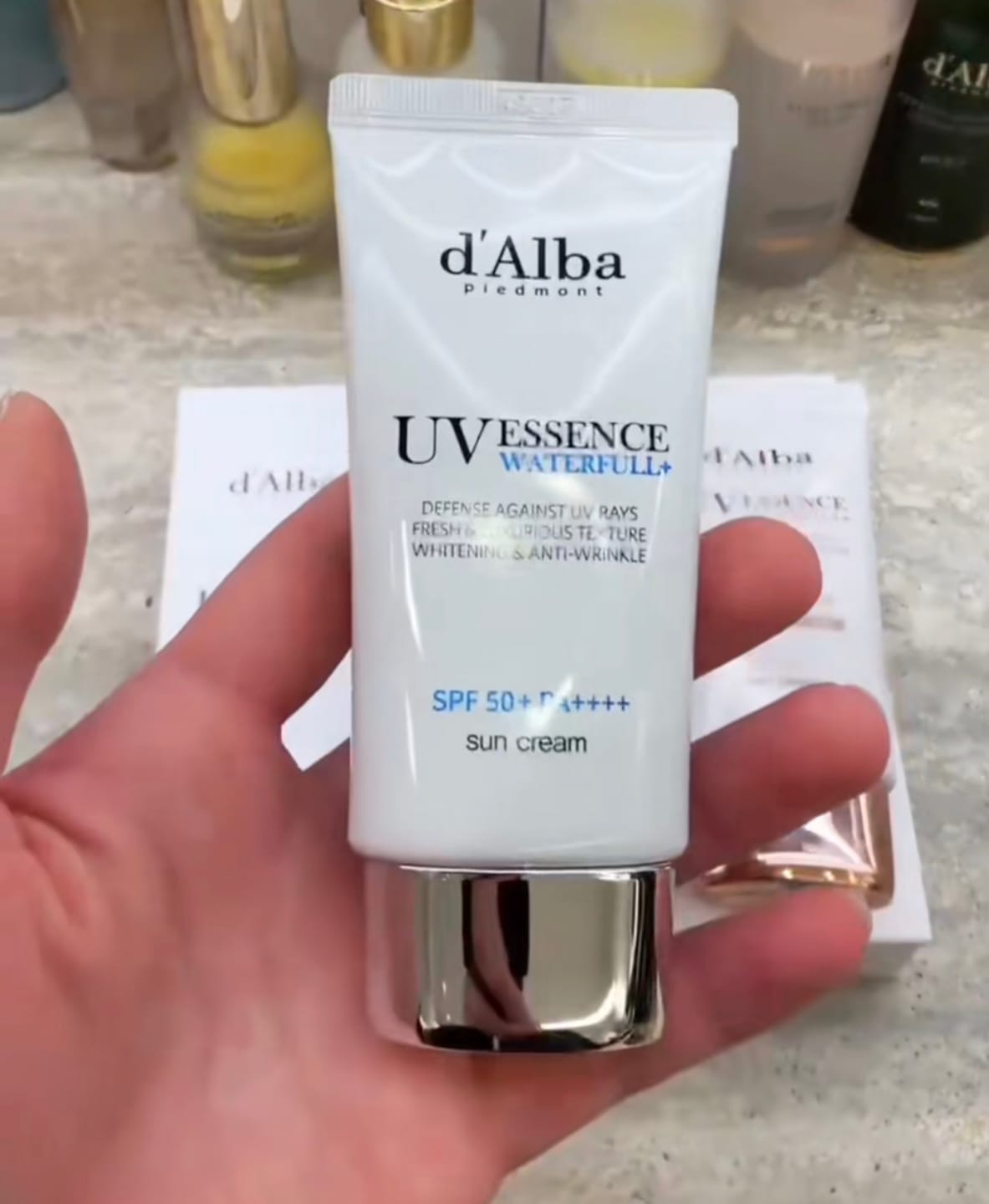Customer photo review of Mitrinošs saules aizsargkrēms sejai d'Alba Waterful Essence Sun cream