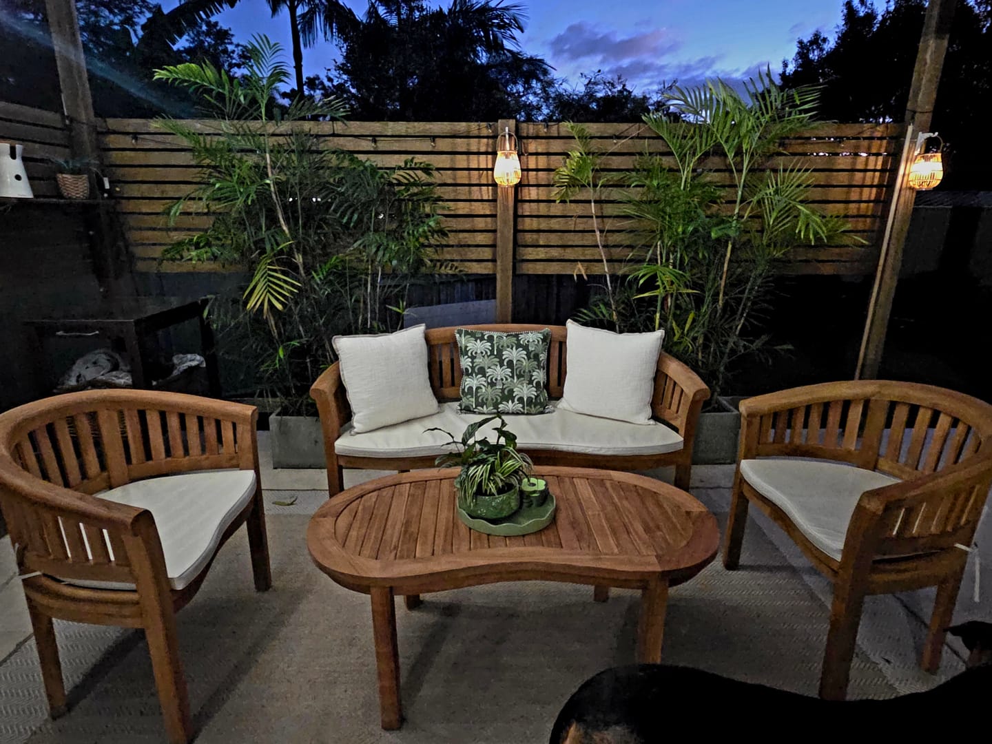 Customer photo review of Teak San Francisco Bench Set (1 x Bench, 2 x Chair, 1 x Coffee Table) Free Cushions:Timeless Outdoor Lounge Set